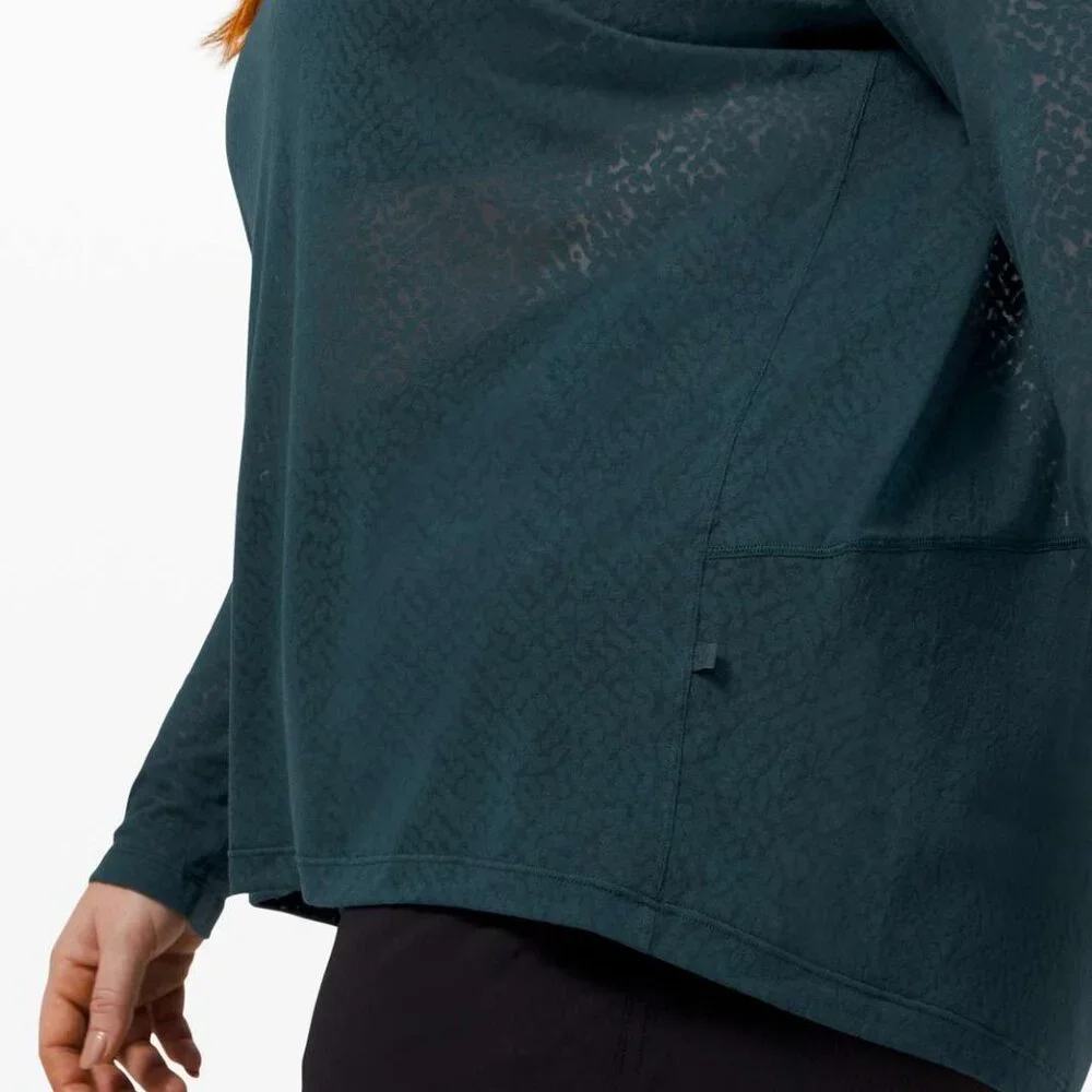 Lululemon Back In Action Long Sleeve Veil Submarine